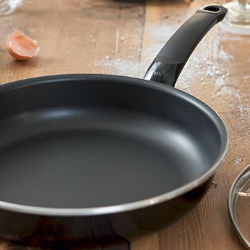 Zwei-Pfannen-Philosophie Versiegelte Pfannen und Edelstahl-Pfannen zum perfekten Braten