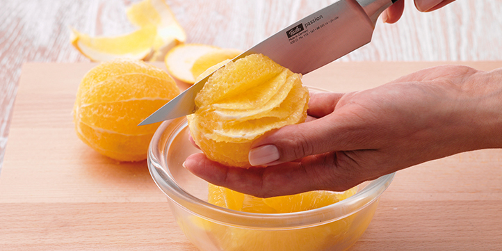 Collect the juice Collect the orange juice in a small bowl