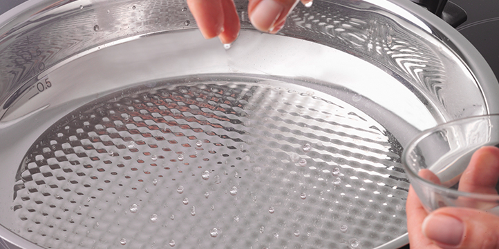 Wassertropfentest Mit einem Wassertropfentest die richtige Brat-Temperatur ermitteln